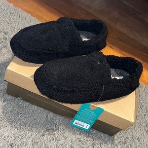 Women size 8 slippers